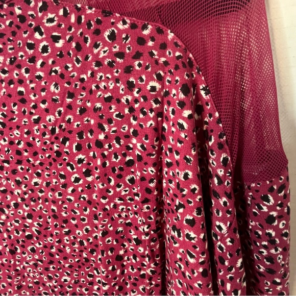SkinnyGirl Mesh Shoulder Long Sleeve V-Neck Berry Sweatshirt Blouse Size 3X New! - Picture 4 of 9
